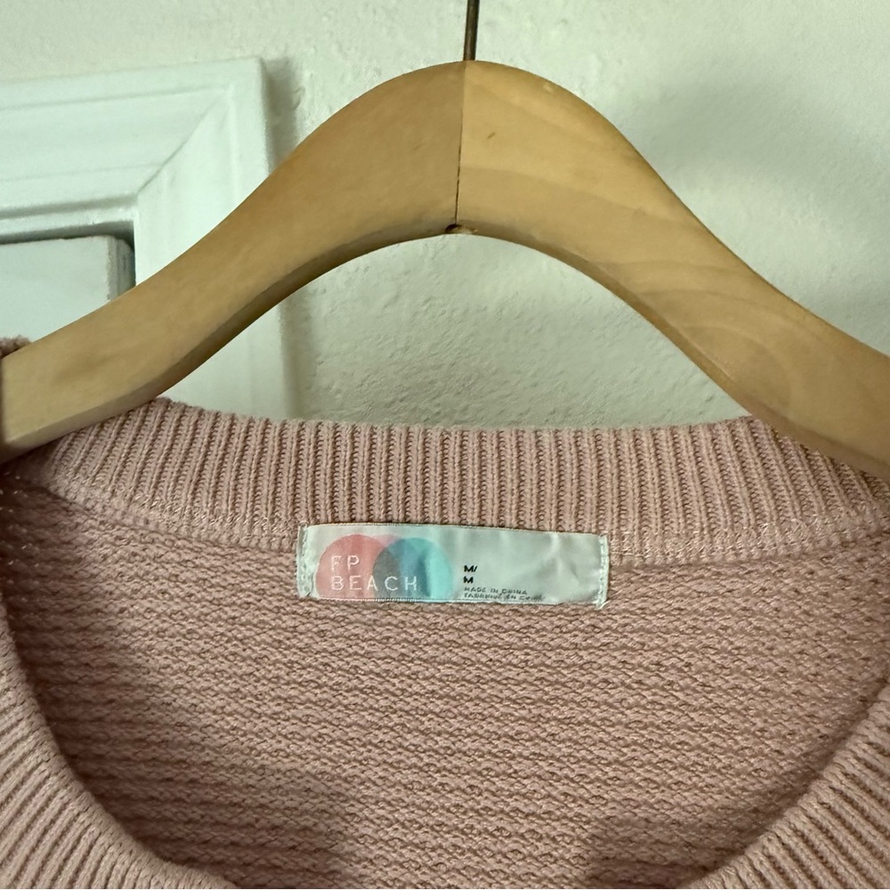 FREE‎ PEOPLE beach pink waffle thermal knit boxy oversized cropped pullover - Picture 6 of 8